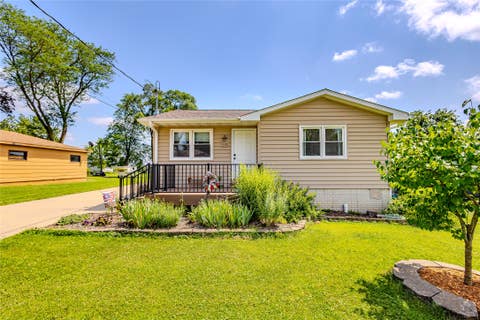 Homes For Sale - 518 Lewis Avenue<br/> Norwalk, IA 50211