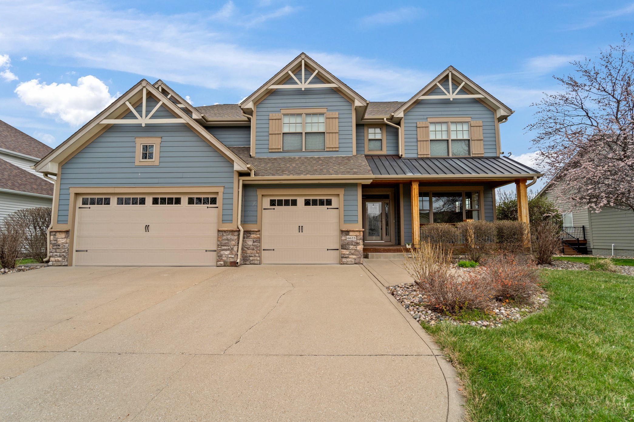 6623 Hampton Court, Johnston, Iowa image 1