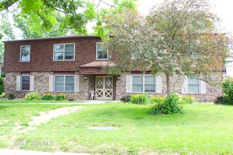 Homes For Sale - 824 & 820 E 12th Street<br/> Newton, IA 50208