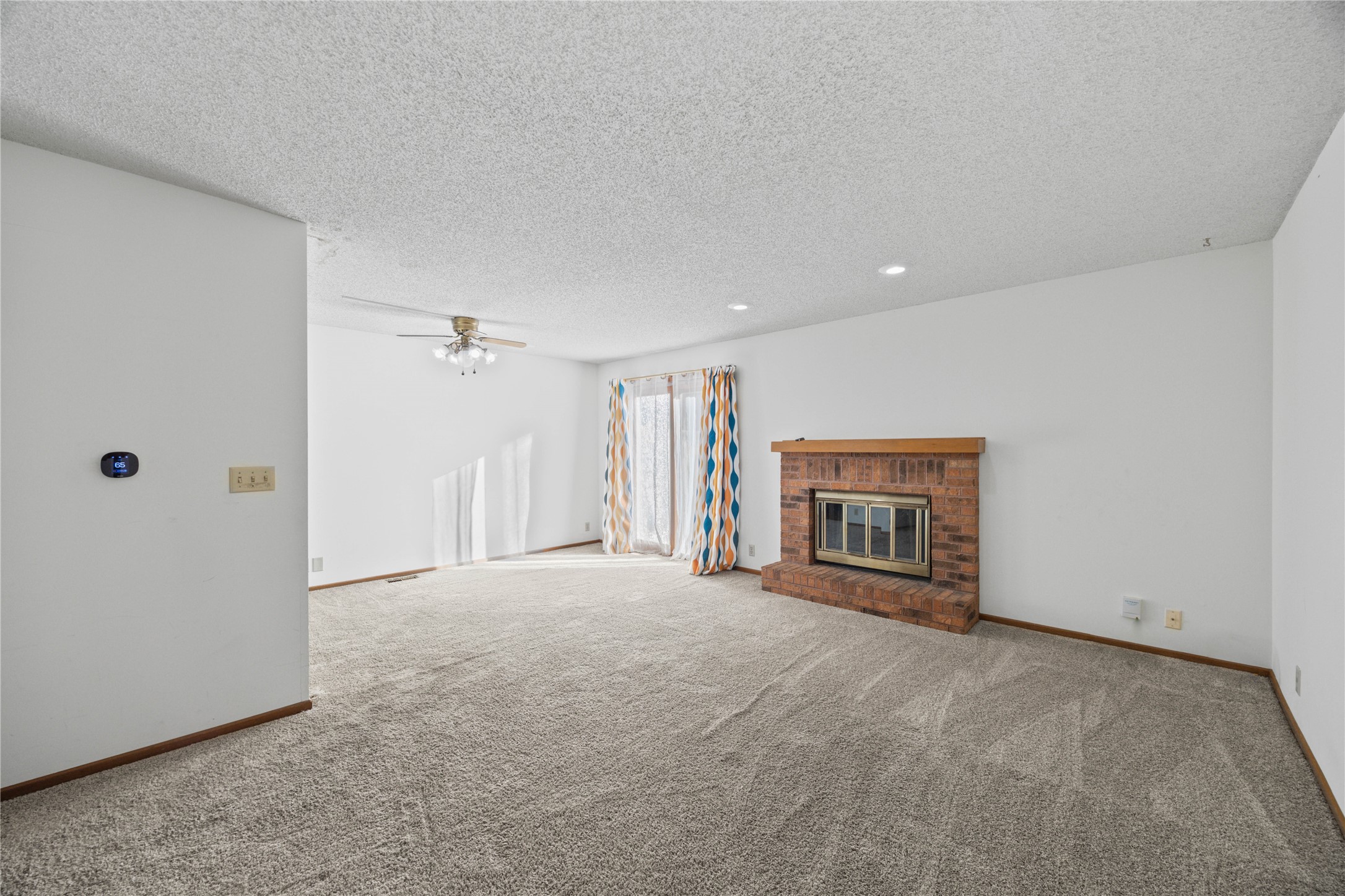 8532 Oakwood Drive, Urbandale, Iowa image 4