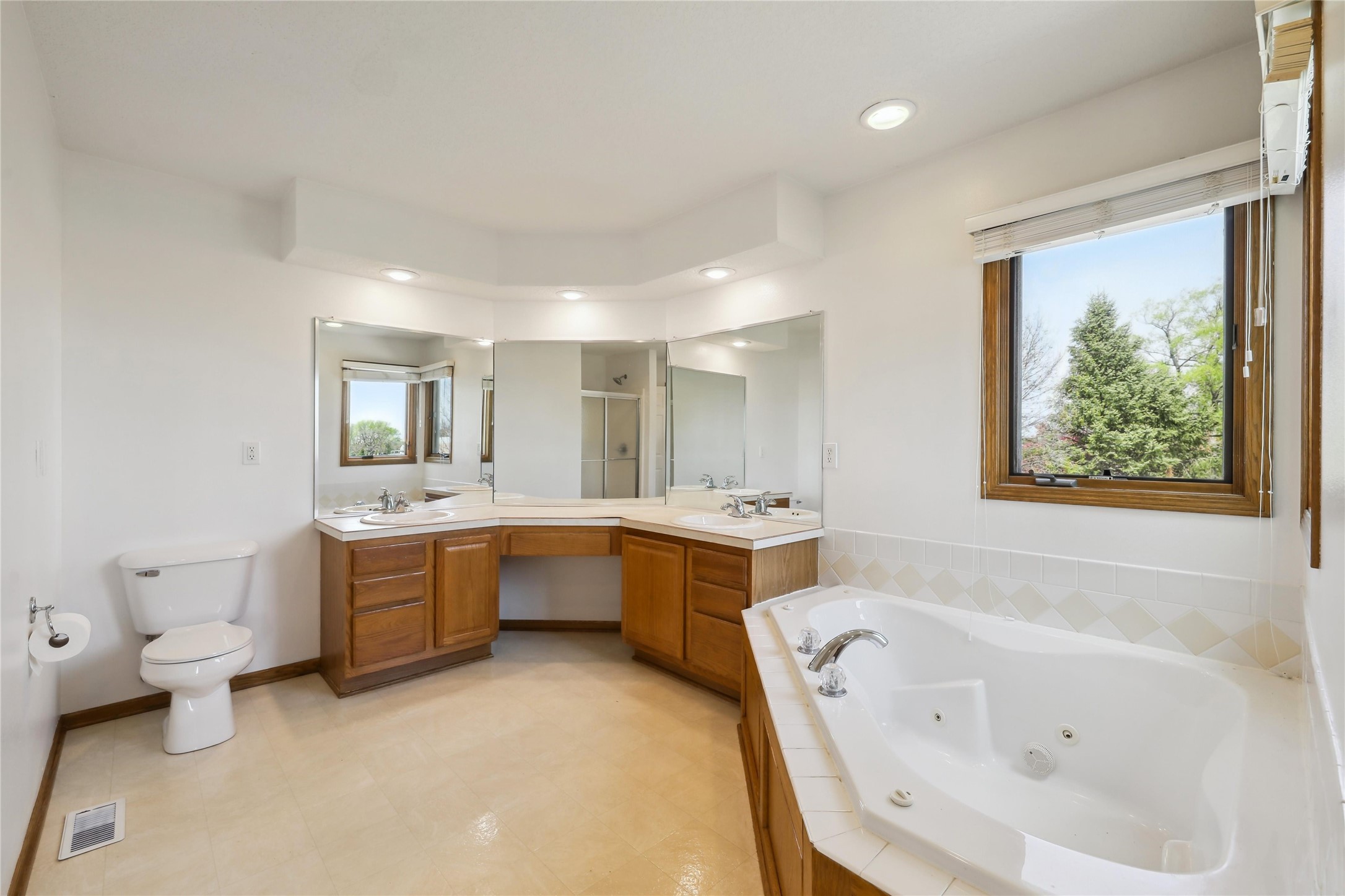 4603 Fieldstone Drive, West Des Moines, Iowa image 22