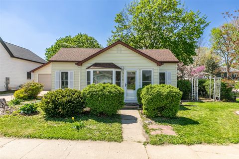 315 E 1st Street Pella IA 50219