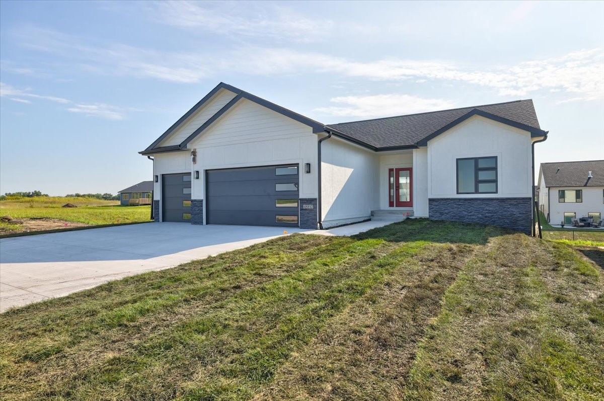 4667 180th Street, Urbandale, Iowa image 2