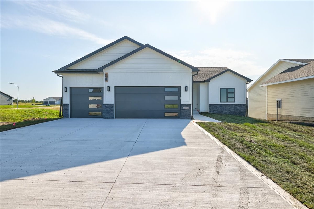 4667 180th Street, Urbandale, Iowa image 1
