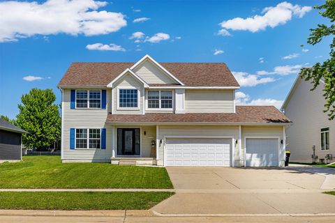 Homes For Sale - 595 SE Whitetail Lane<br/> Waukee, IA 50263