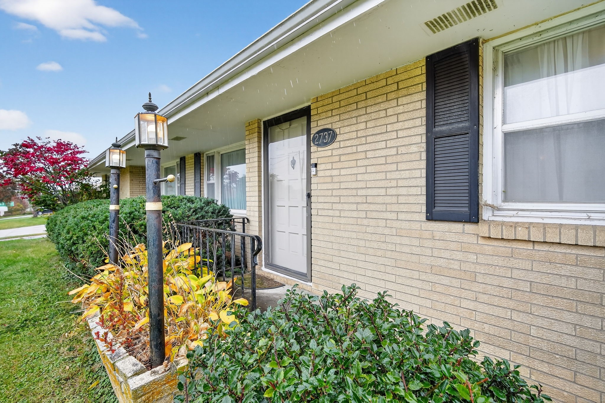 2737 E Euclid Avenue