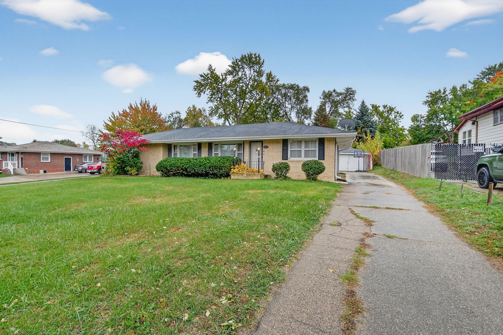 2737 E Euclid Avenue