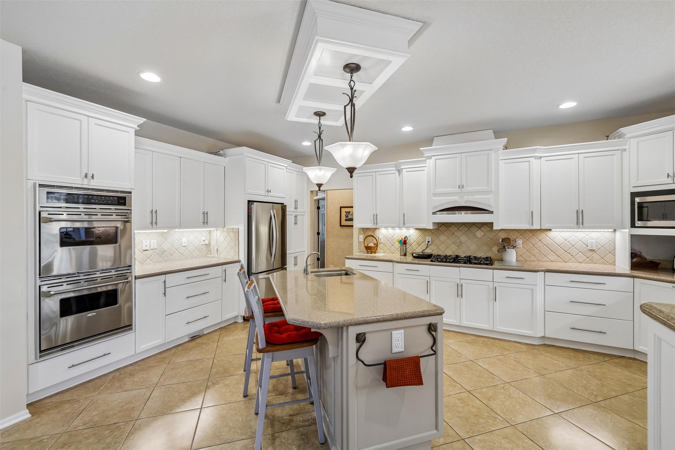 701 NE Georgetown Court