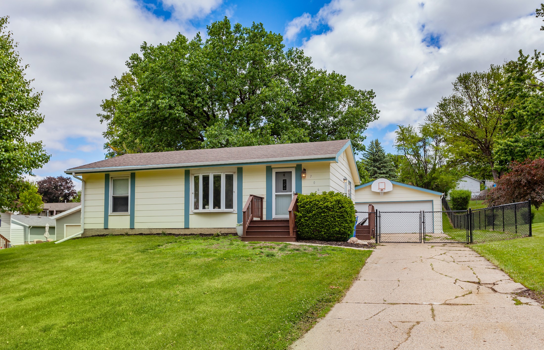 706 S Buxton Street, Indianola, Iowa image 1