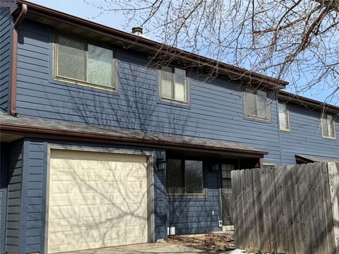 Condo For Sale - 1504 N 9th Avenue Place<br/> Jasper County, Newton, IA 50208