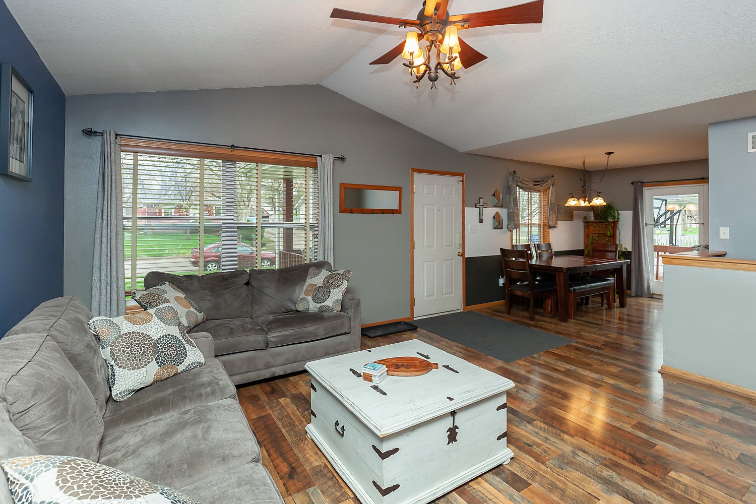 2518 E 39th Court, Des Moines, Iowa image 3