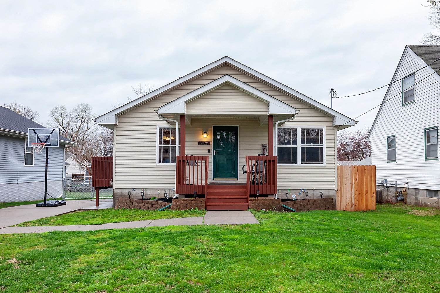 2518 E 39th Court, Des Moines, Iowa image 1