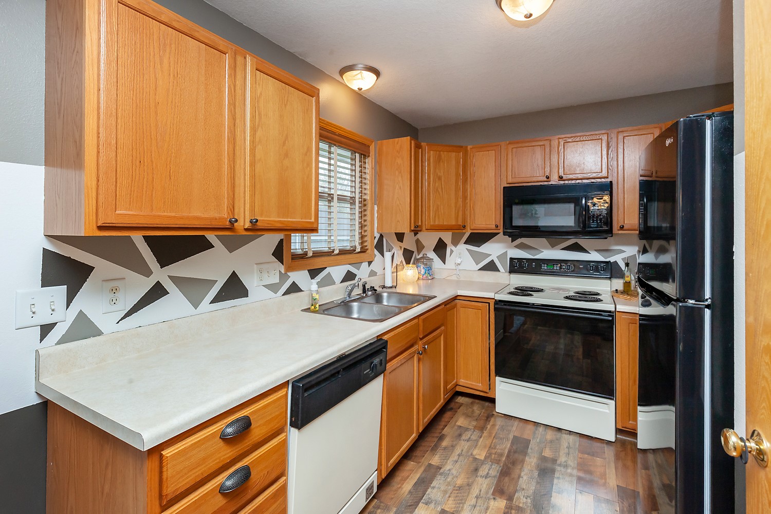 2518 E 39th Court, Des Moines, Iowa image 7