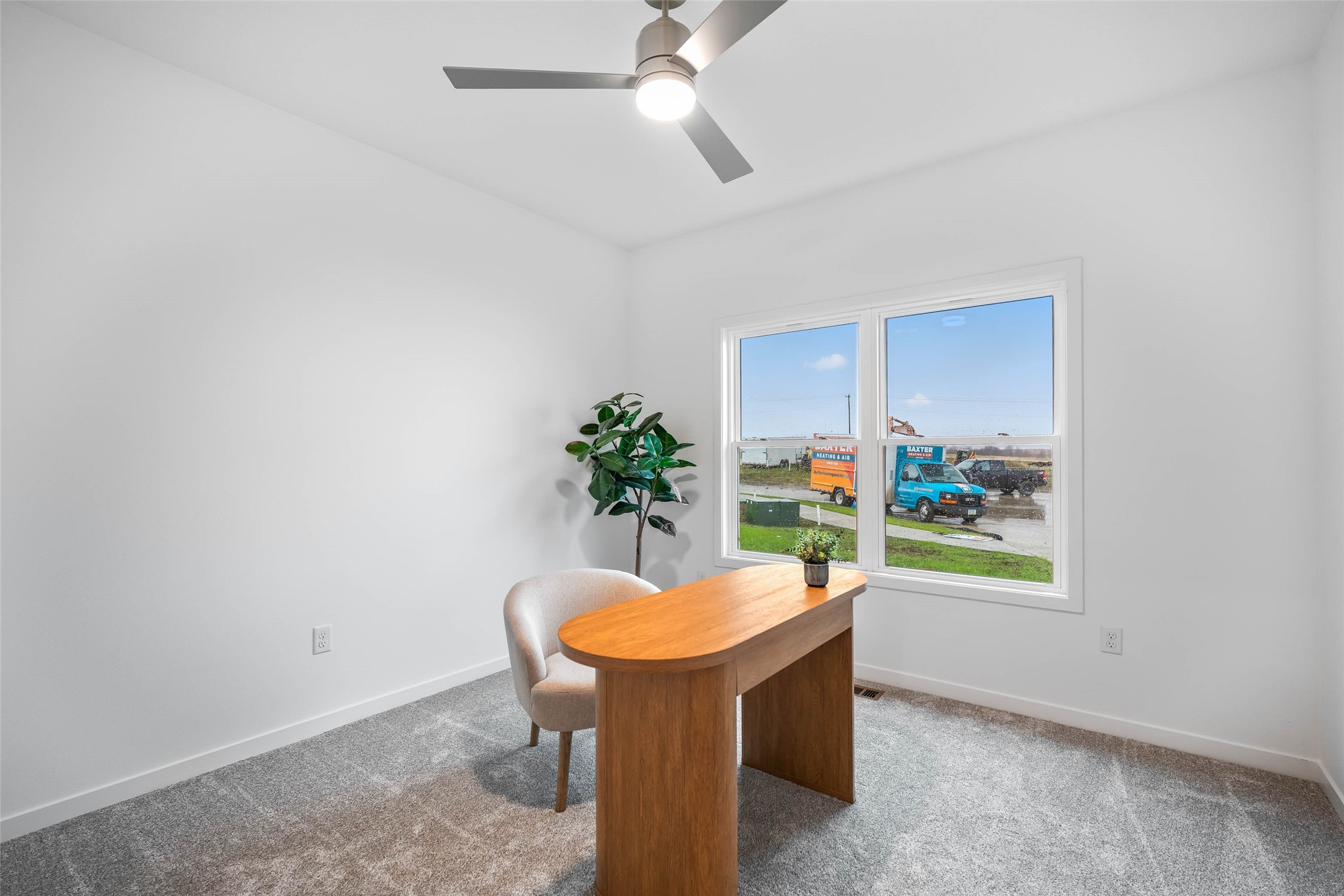 2367 N 10th Avenue E