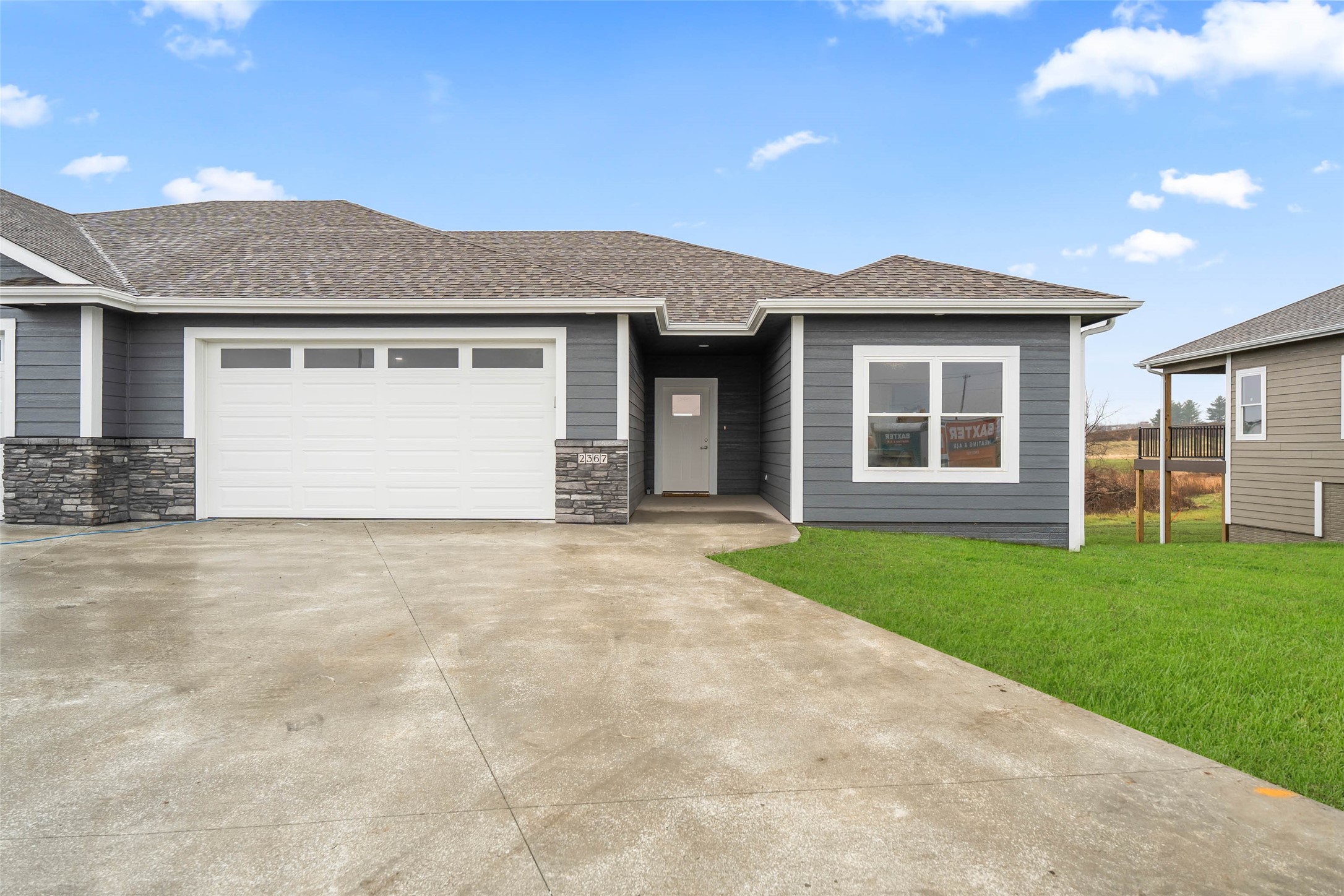 2367 N 10th Avenue E