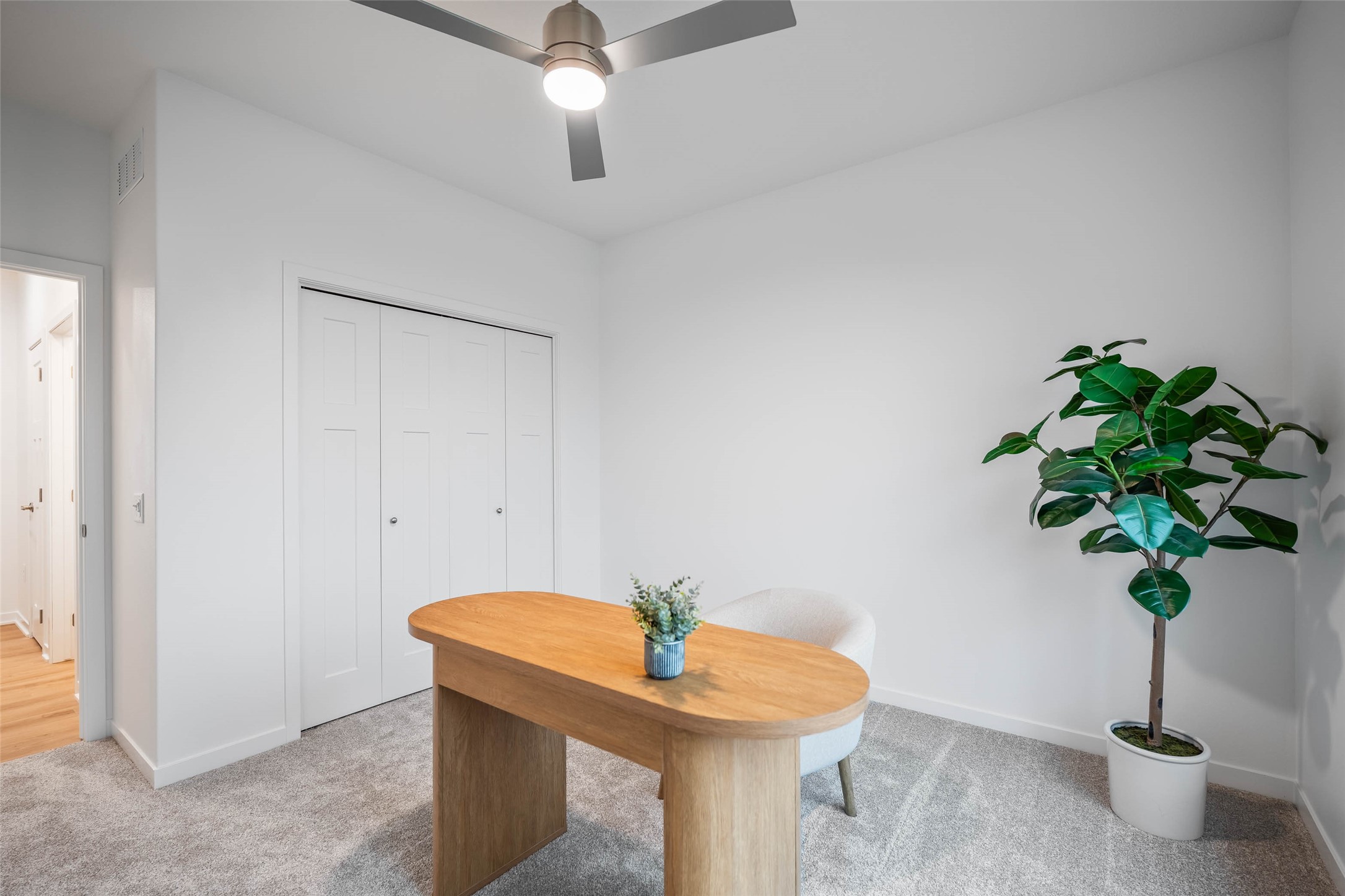 2367 N 10th Avenue E