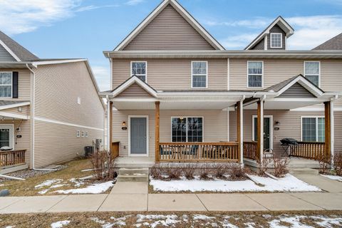 Condo For Sale - 535 Canterbury Place<br/> Norwalk, IA 50211