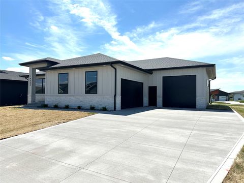 16332 Northpark Drive Urbandale IA 50323