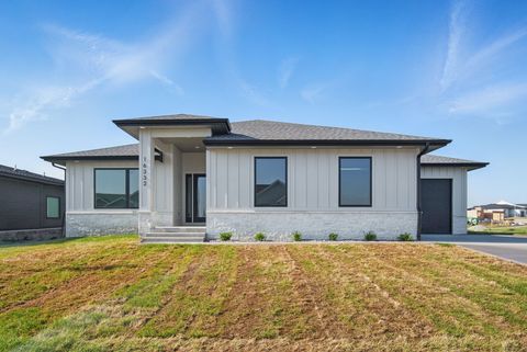 16332 Northpark Drive Urbandale IA 50323
