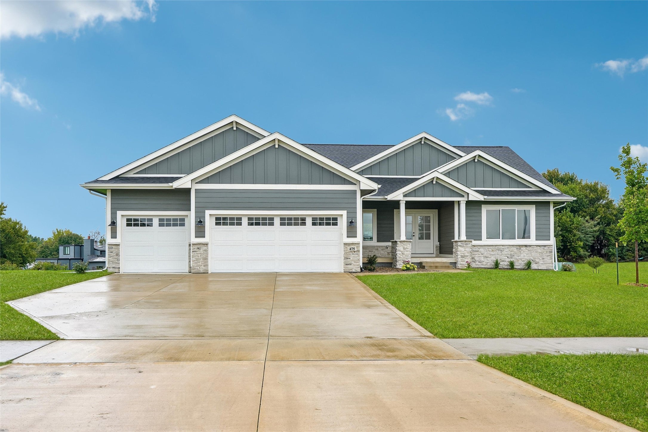 475 SE Walnut Woods Drive