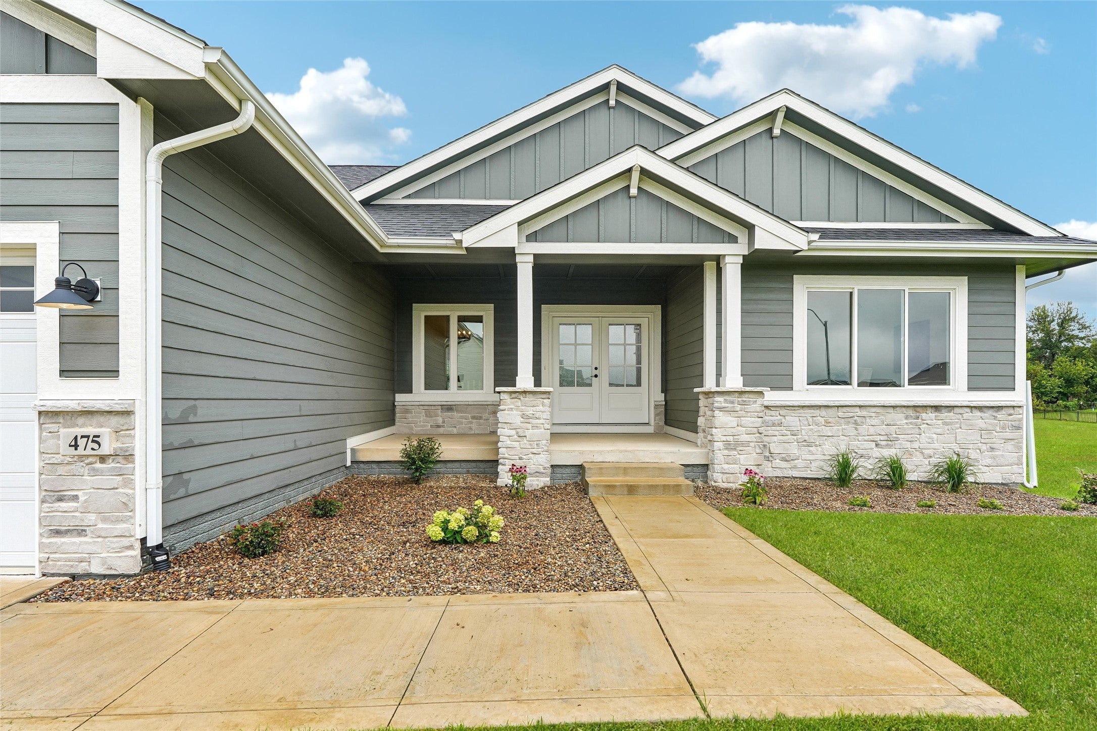 475 SE Walnut Woods Drive