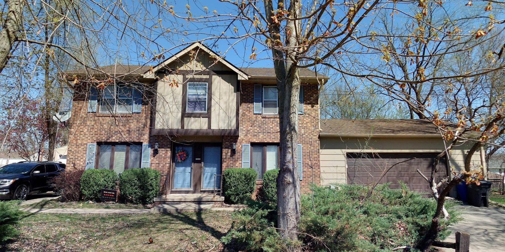 102-104 E Marion Street