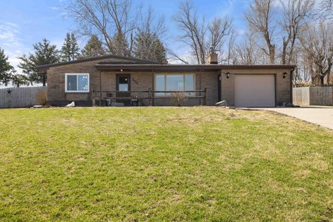 Homes For Sale - 2604 Hilltop Drive<br/> Marshalltown, IA 50158