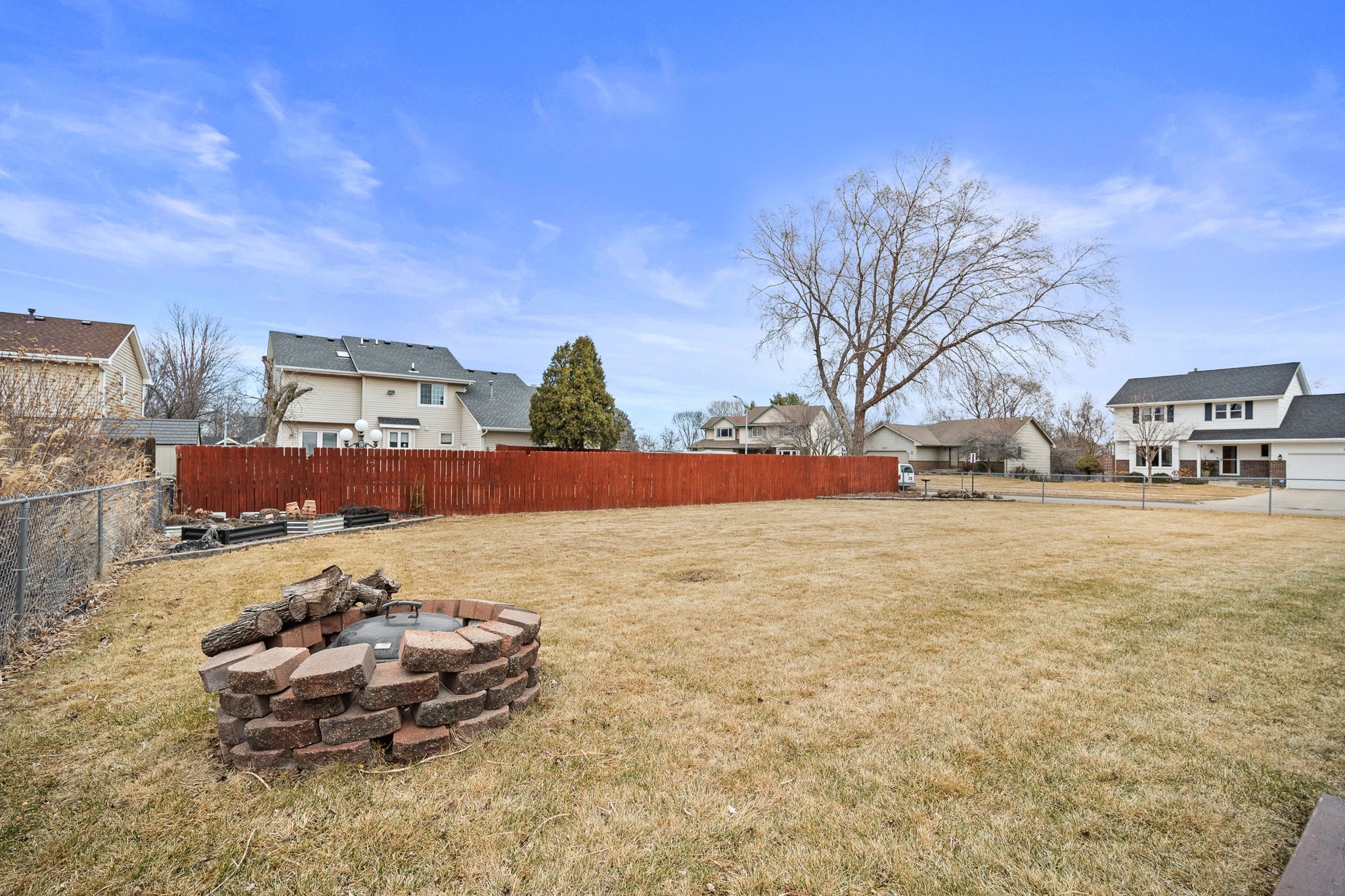 8001 Brookview Drive, Urbandale, Iowa image 30