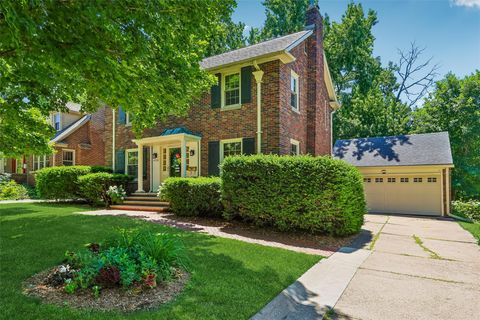 Homes For Sale - 4724 Pleasant Street<br/> Des Moines, IA 50312