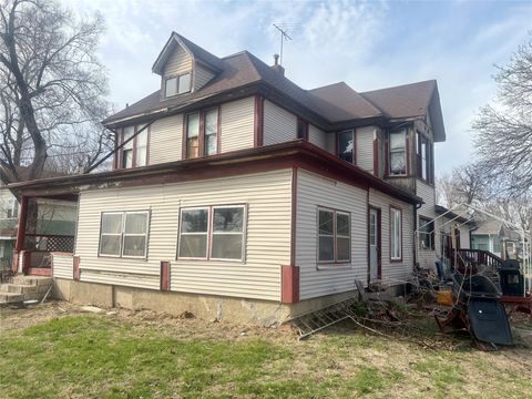 Homes For Sale - 542 Guthrie Avenue<br/> Des Moines, IA 50313