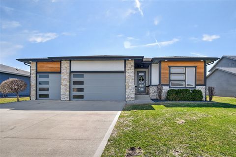 Homes For Sale - 340 NE Hawk Circle<br/> Dallas County, Waukee, IA 50263