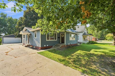 Homes For Sale - 1341 Main Street<br/> Pella, IA 50219