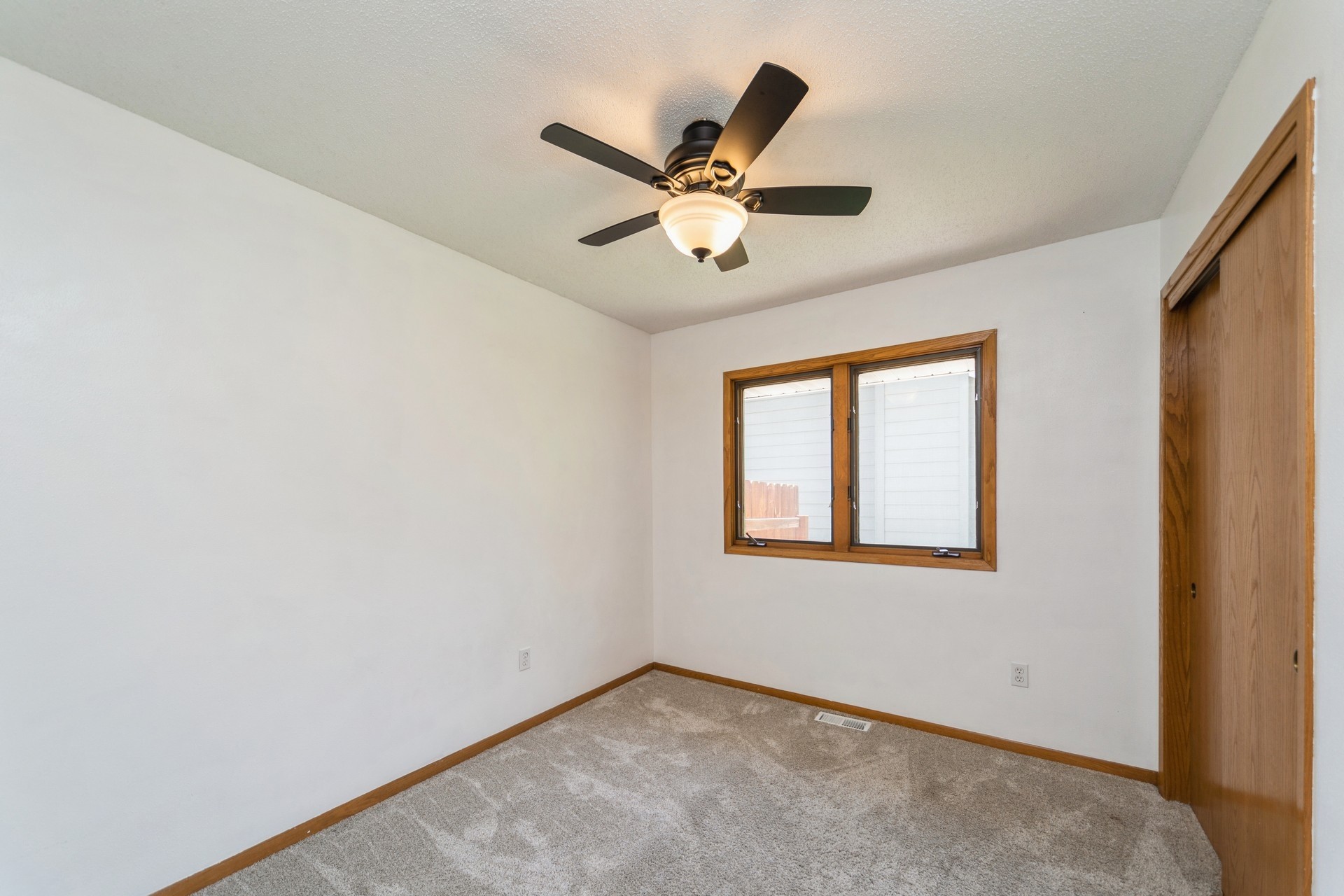 Urbandale, Iowa 50322, United States, 3 Bedrooms Bedrooms, ,3 BathroomsBathrooms,Residential,Active,115521