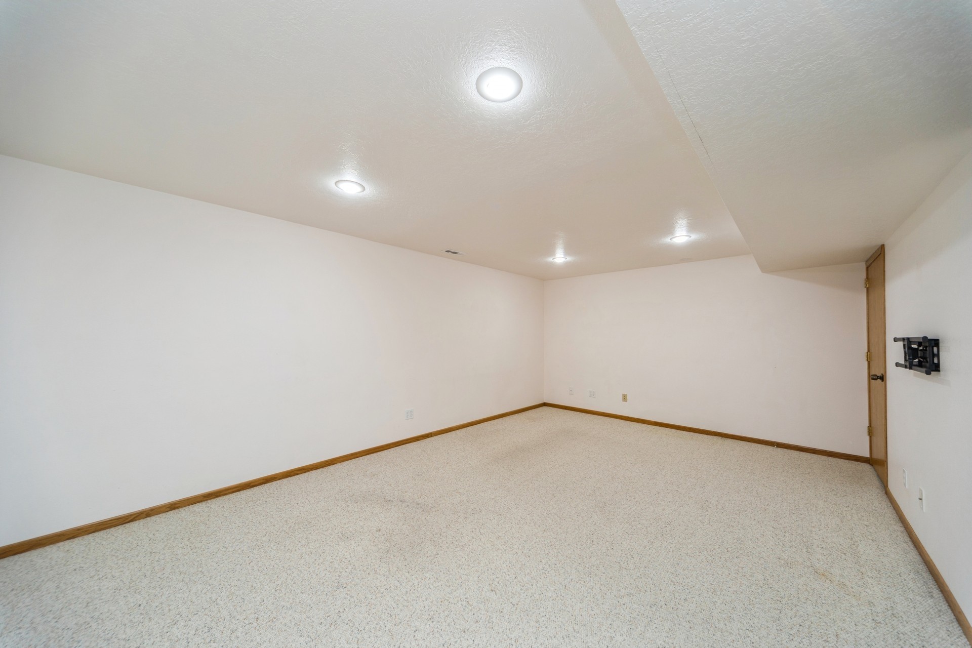 Urbandale, Iowa 50322, United States, 3 Bedrooms Bedrooms, ,3 BathroomsBathrooms,Residential,Active,115521