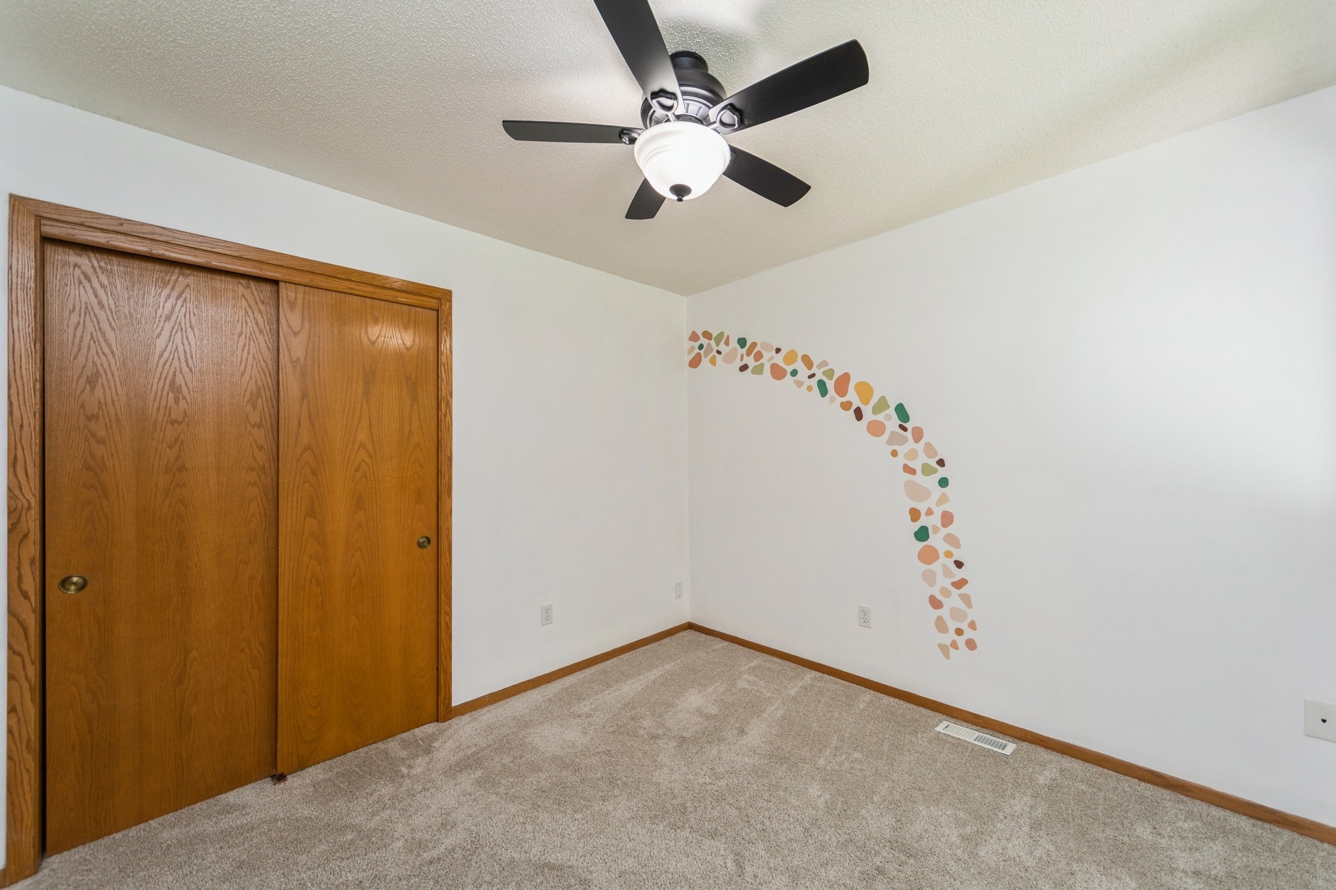 Urbandale, Iowa 50322, United States, 3 Bedrooms Bedrooms, ,3 BathroomsBathrooms,Residential,Active,115521