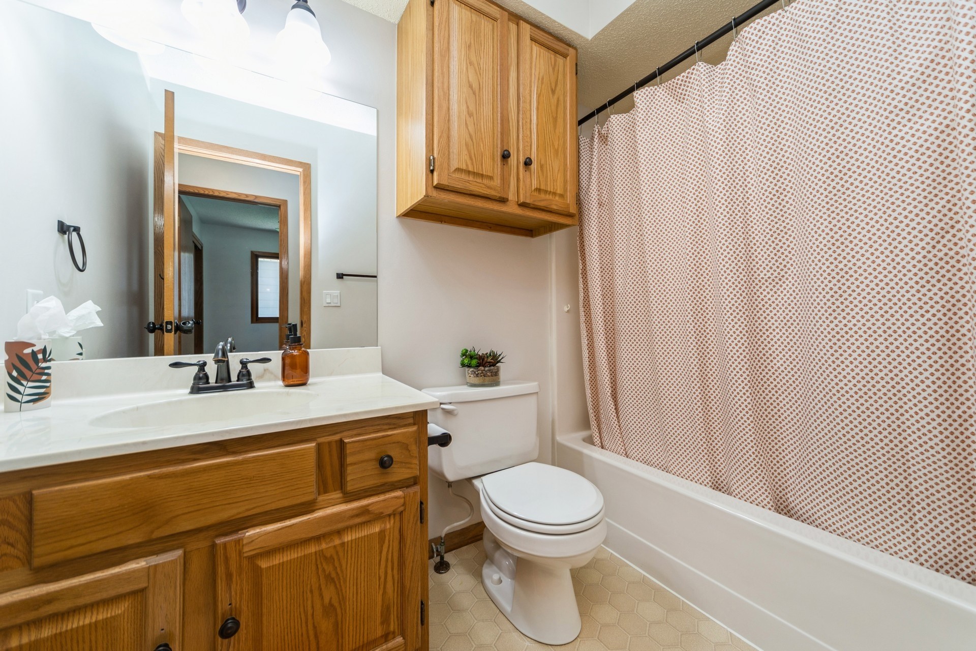 Urbandale, Iowa 50322, United States, 3 Bedrooms Bedrooms, ,3 BathroomsBathrooms,Residential,Active,115521