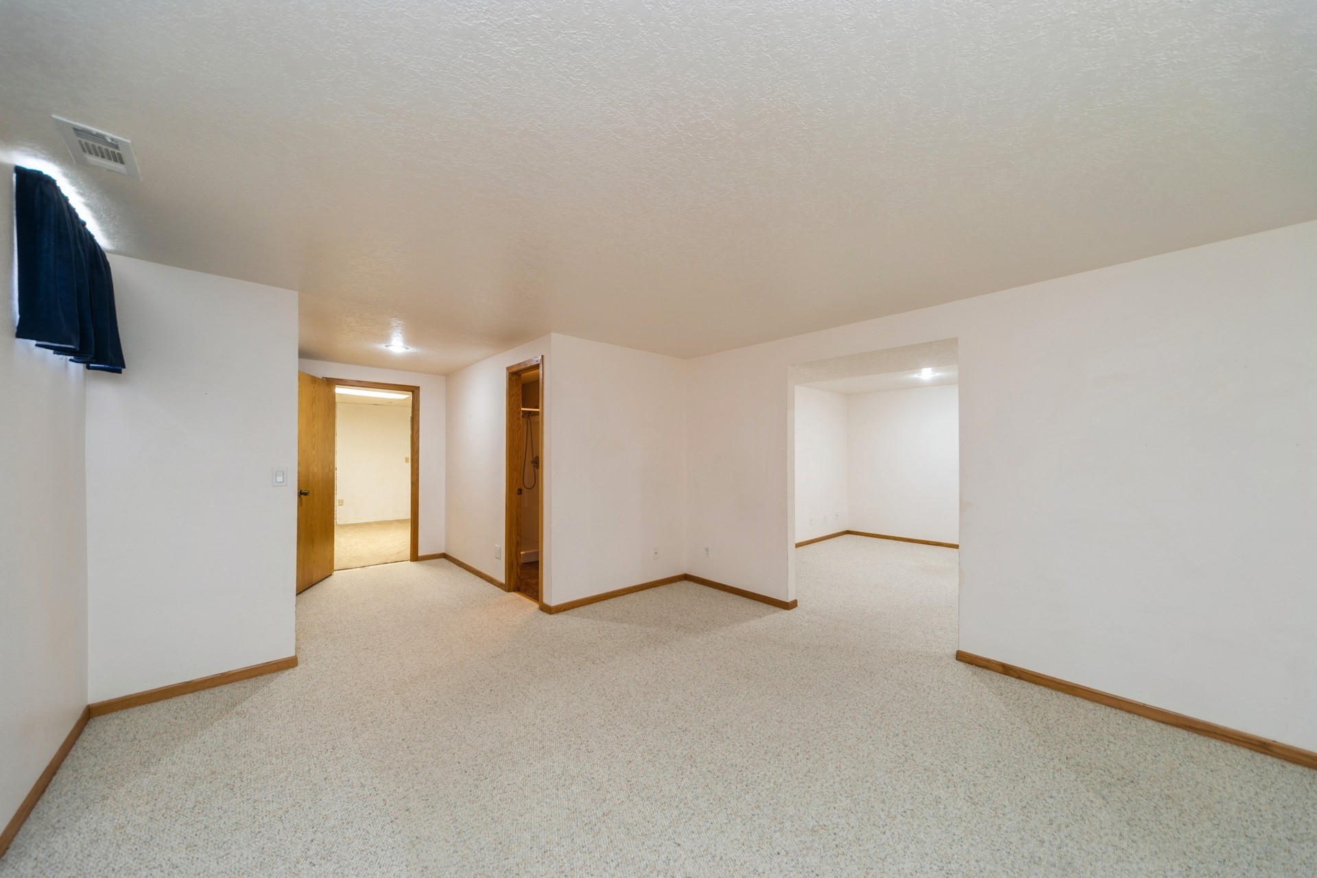 Urbandale, Iowa 50322, United States, 3 Bedrooms Bedrooms, ,3 BathroomsBathrooms,Residential,Active,115521