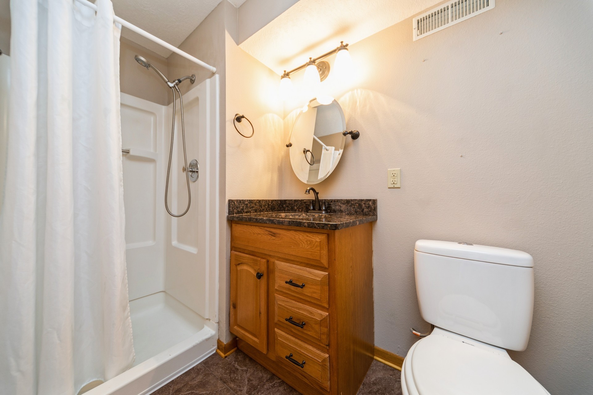 Urbandale, Iowa 50322, United States, 3 Bedrooms Bedrooms, ,3 BathroomsBathrooms,Residential,Active,115521