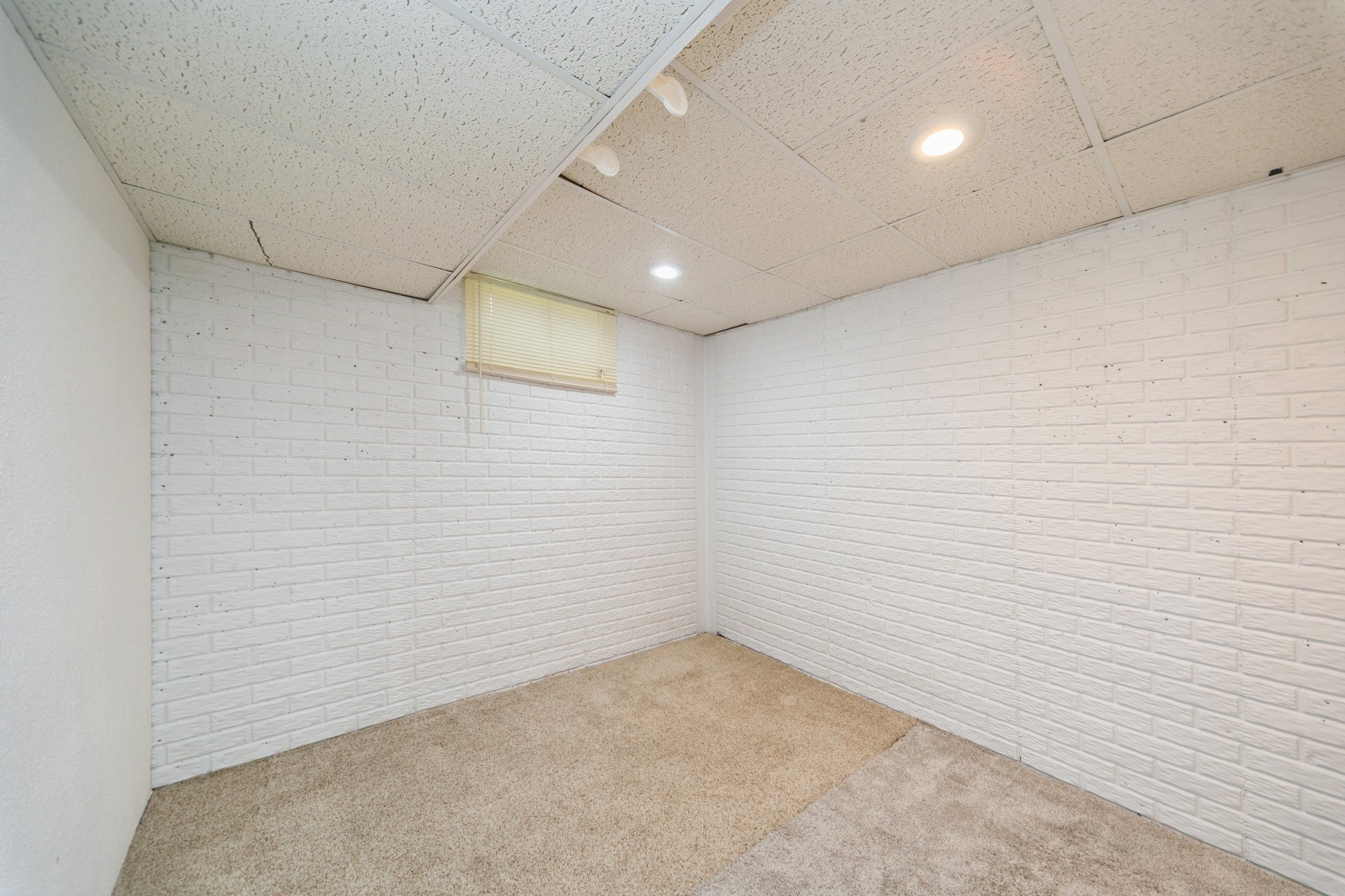 Urbandale, Iowa 50322, United States, 3 Bedrooms Bedrooms, ,3 BathroomsBathrooms,Residential,Active,115521