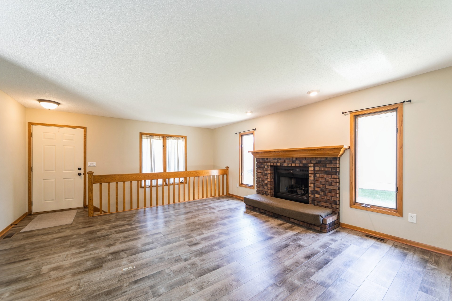 Urbandale, Iowa 50322, United States, 3 Bedrooms Bedrooms, ,3 BathroomsBathrooms,Residential,Active,115521