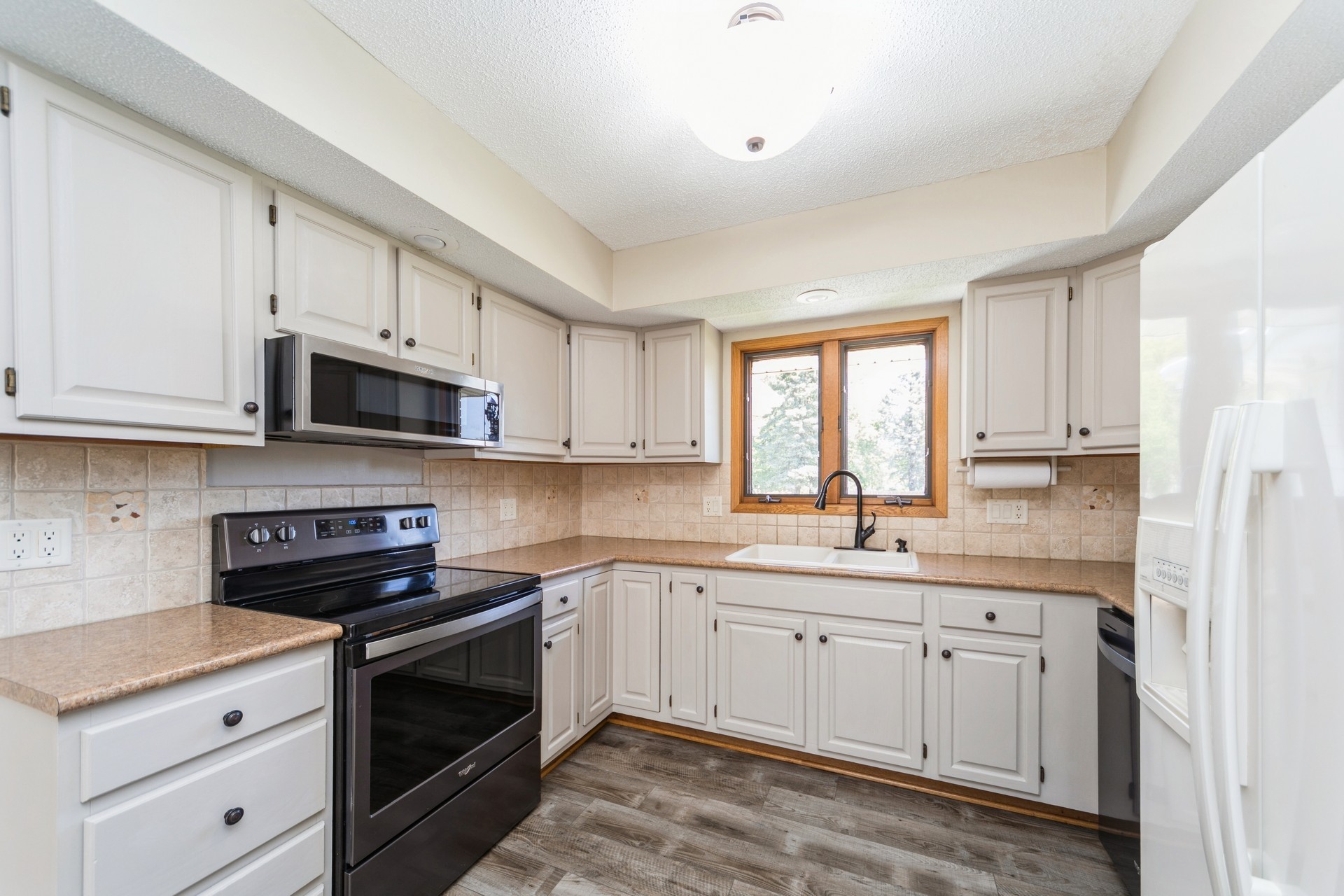 Urbandale, Iowa 50322, United States, 3 Bedrooms Bedrooms, ,3 BathroomsBathrooms,Residential,Active,115521