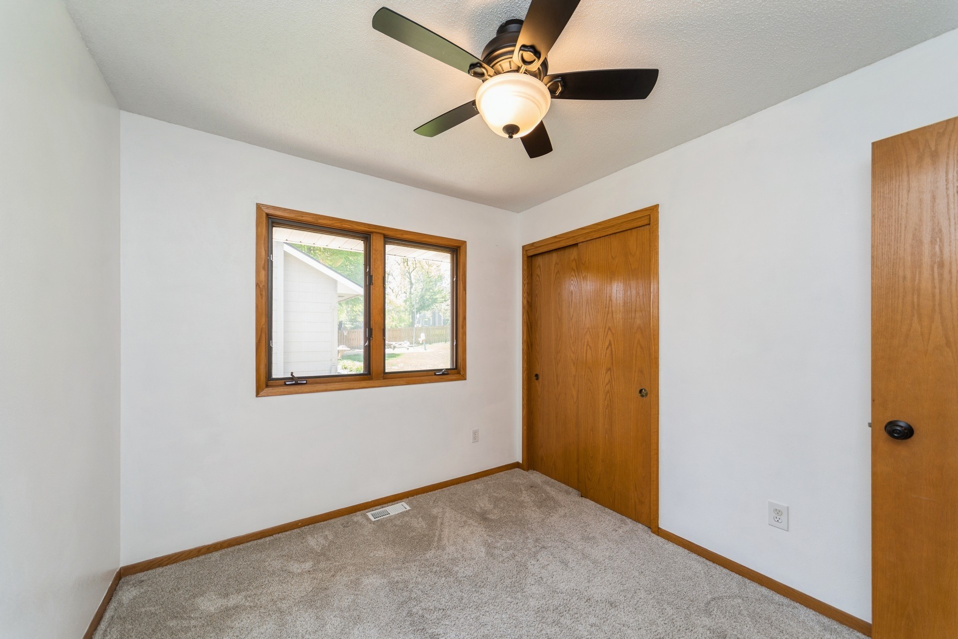 Urbandale, Iowa 50322, United States, 3 Bedrooms Bedrooms, ,3 BathroomsBathrooms,Residential,Active,115521