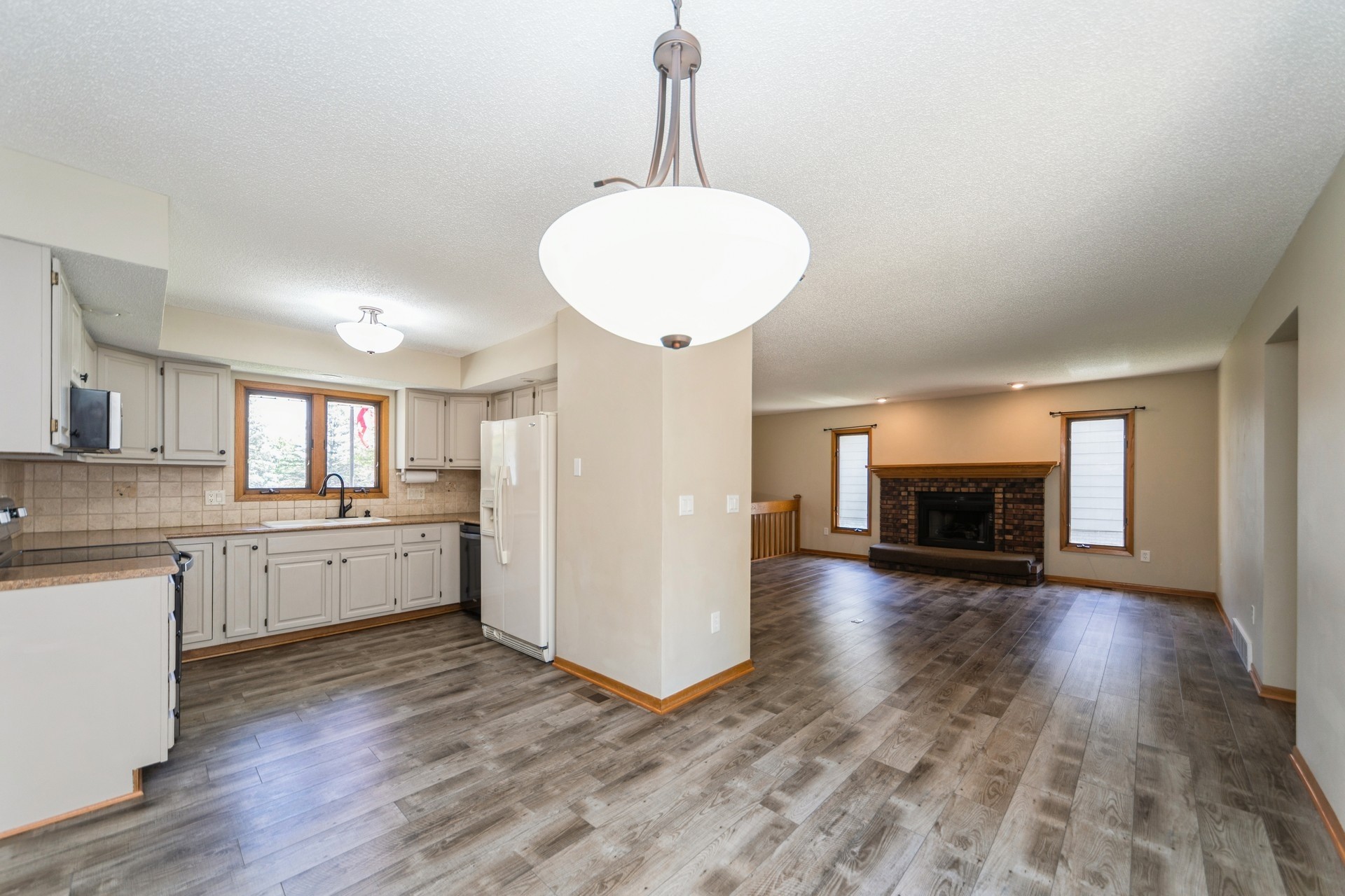 Urbandale, Iowa 50322, United States, 3 Bedrooms Bedrooms, ,3 BathroomsBathrooms,Residential,Active,115521