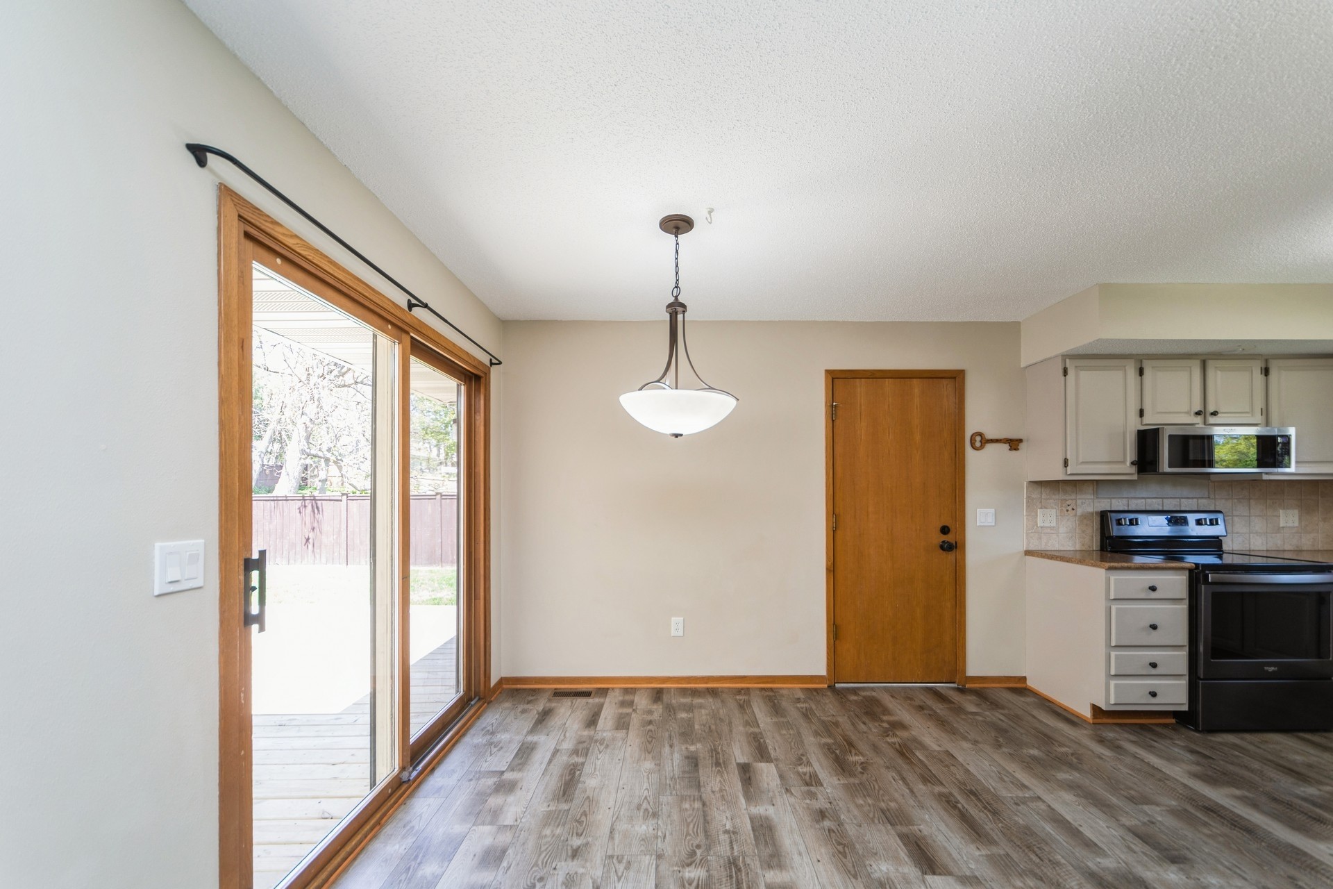 Urbandale, Iowa 50322, United States, 3 Bedrooms Bedrooms, ,3 BathroomsBathrooms,Residential,Active,115521