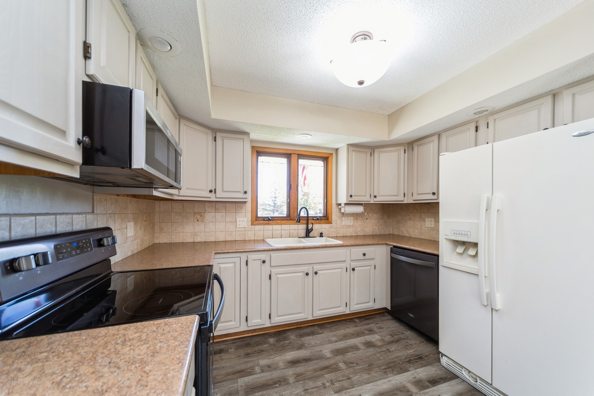 Urbandale, Iowa 50322, United States, 3 Bedrooms Bedrooms, ,3 BathroomsBathrooms,Residential,Active,115521