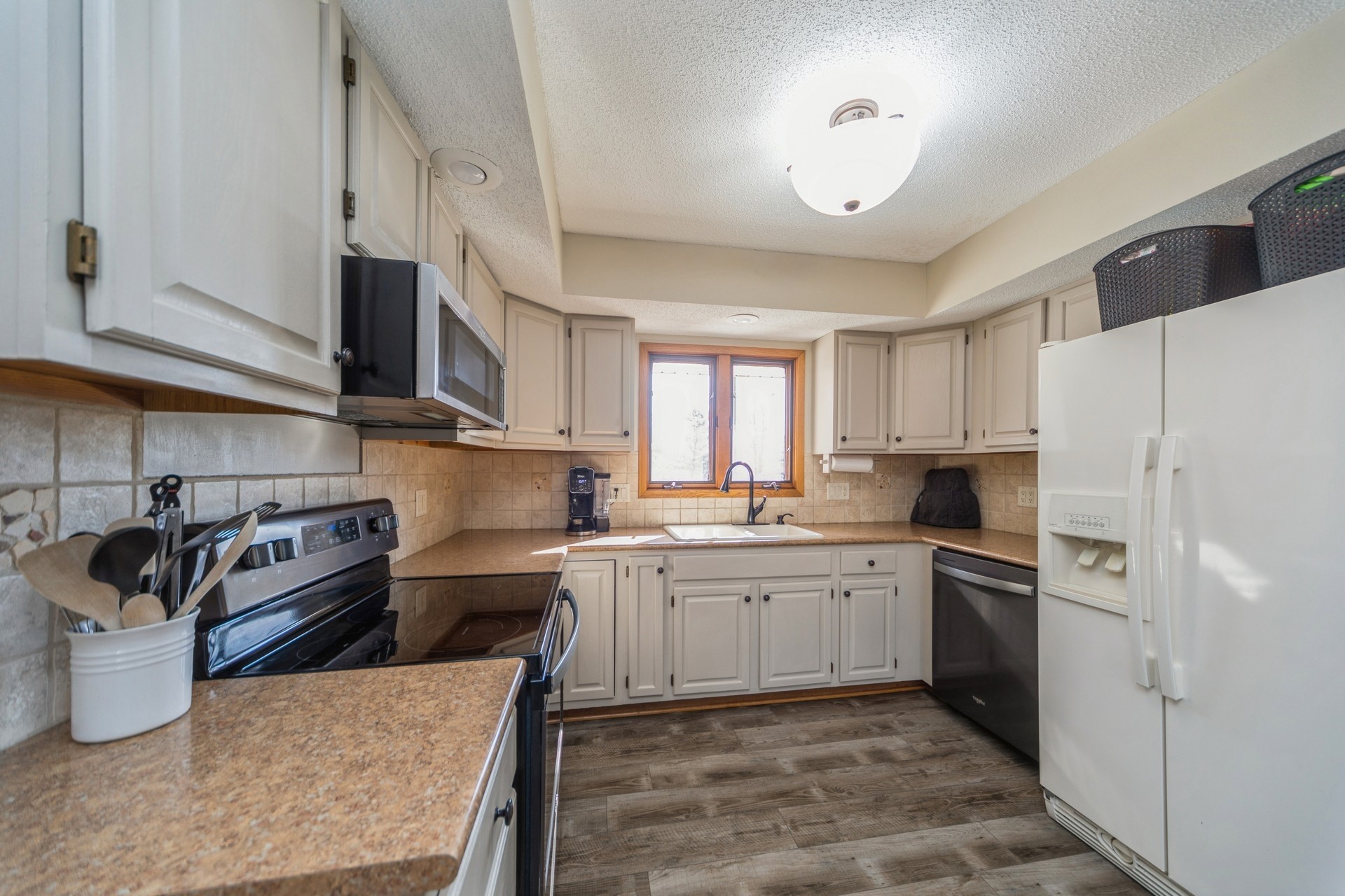4106 Patricia Drive, Urbandale, Iowa image 6