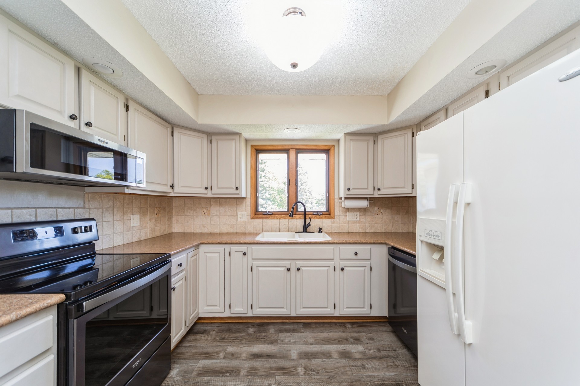 Urbandale, Iowa 50322, United States, 3 Bedrooms Bedrooms, ,3 BathroomsBathrooms,Residential,Active,115521