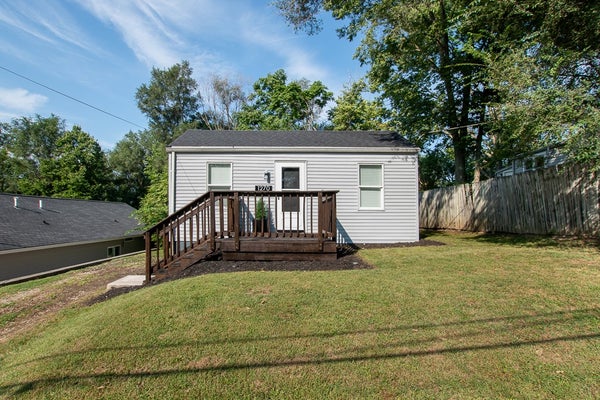 1270 E 36TH CT, DES MOINES, IA 50317 - Image 8b74f9f031fde8e5a38e83ed96a751f3/4029984235