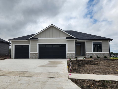 Homes For Sale - 3302 SE Bannister Drive<br/> Ankeny, IA 50021