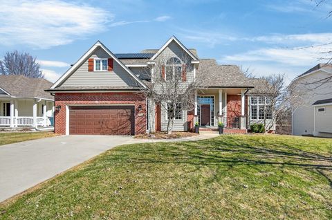 Homes For Sale - 115 56th Street<br/> West Des Moines, IA 50266